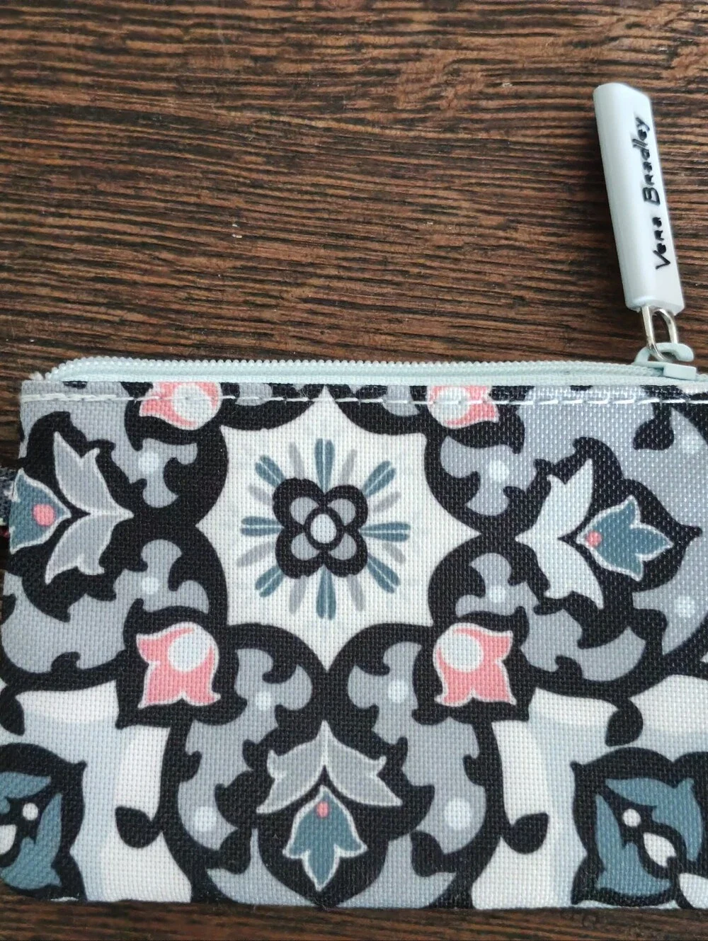 Vera Bradley Lisbon Medallion Zip ID Case Card Holder Wallet Key Ring